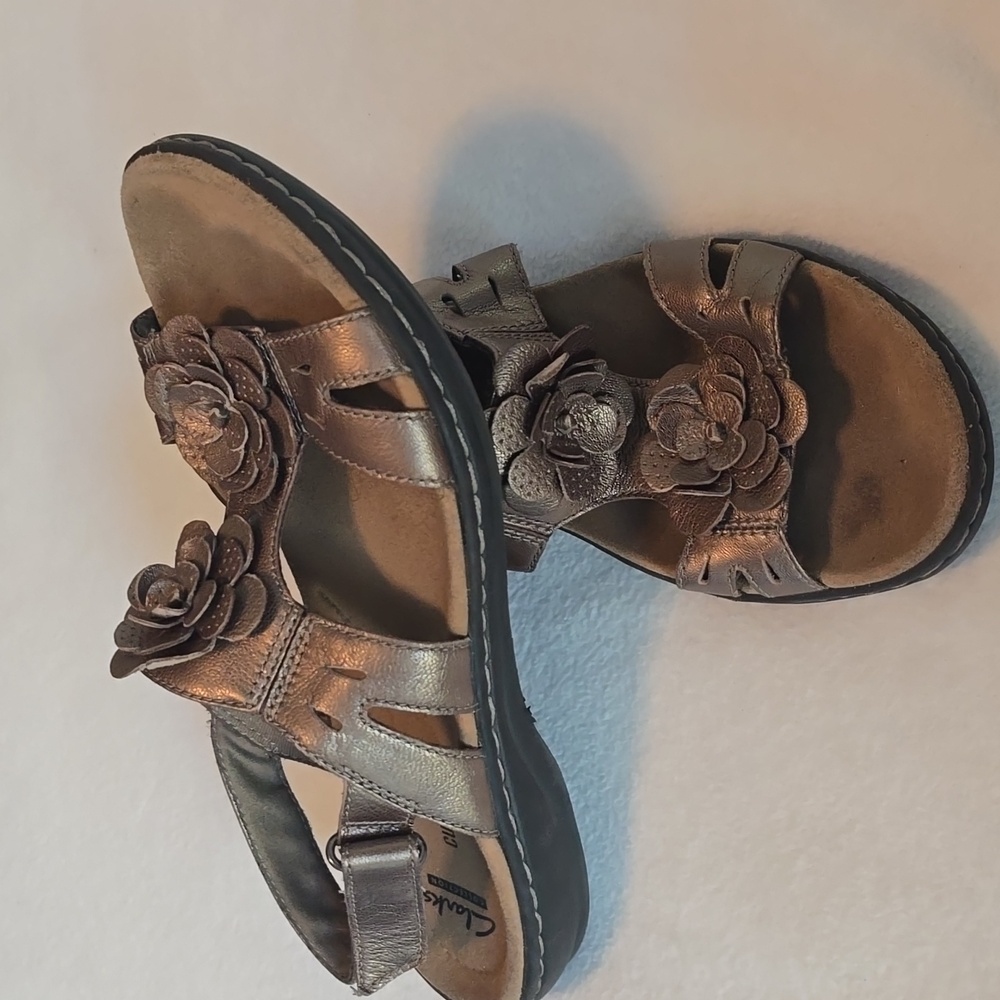Clarks Women's Metallic Brown Floral Sandals - Picture 2 of 3